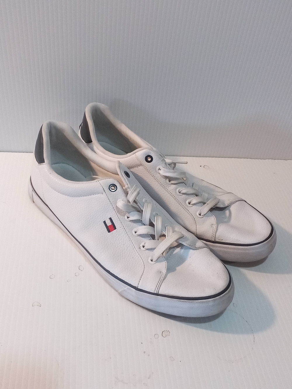 Tommy Hilfiger tmeandal men's athletic sneakers Low top lace Up white synthetic